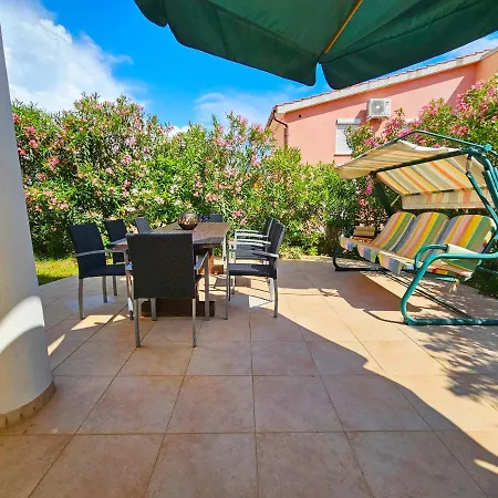 Holiday Sun House בית נופש