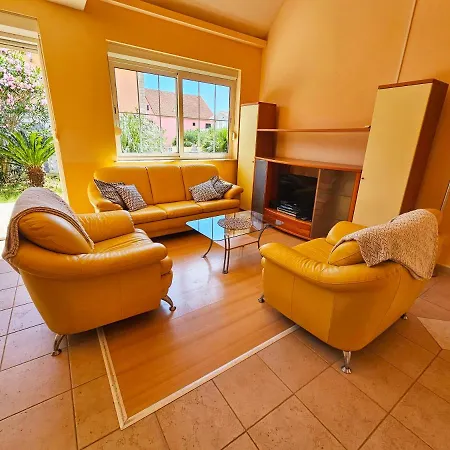 Holiday Sun House * ויר