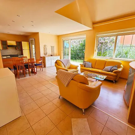 Holiday Sun House בית נופש *