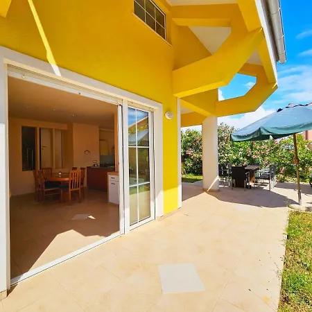 Holiday Sun House *
