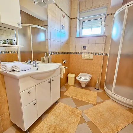 בית נופש Holiday Sun House ויר